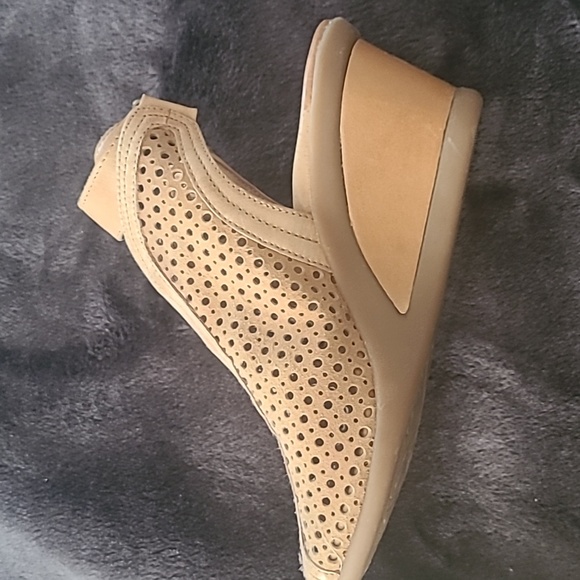 NWOT - Sz 6 Camel Earth Sandals like walking on air. - Picture 4 of 8